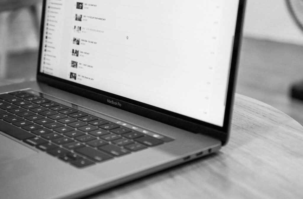 Refurbished Apple MacBook Pro 13 2019 A1989 i5 laptop – front view | Khaleej Electronics Dubai